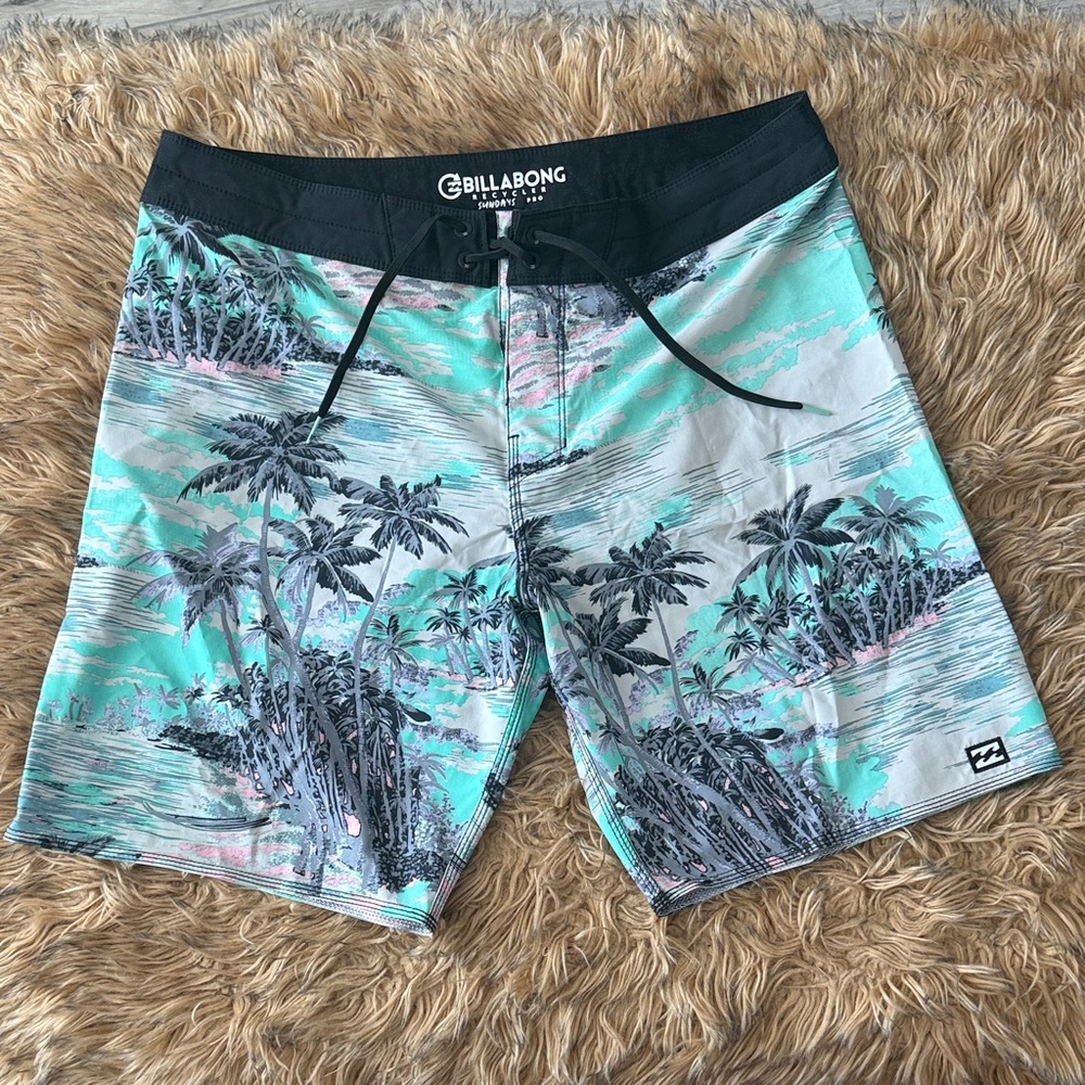 Billabong Men's Palm Print Swim Shorts - Aqua and Black